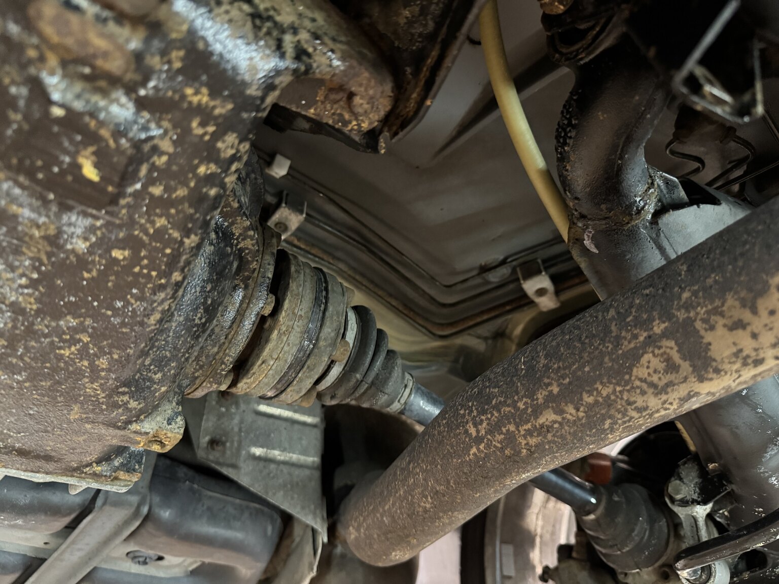 Image of 1996 BMW 520i Touring mechanics