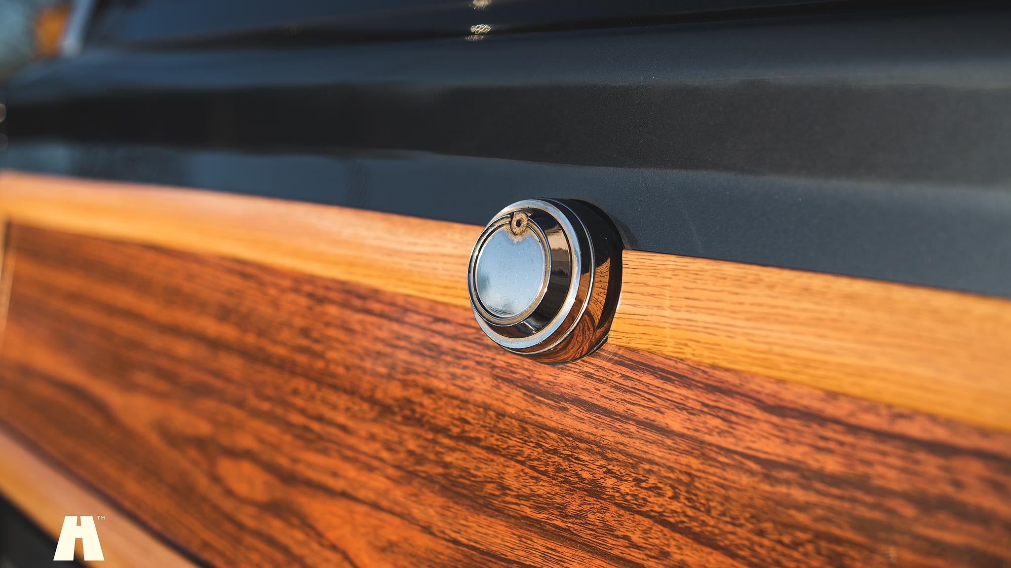 Aussenfoto 2015 Woodland Restomod Grand Wagoneer #002 Euro 6