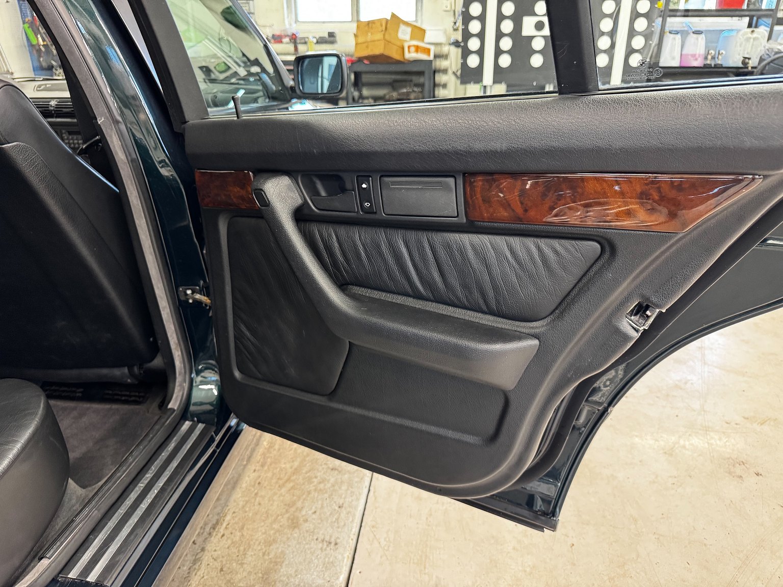 Interior image of 1995 BMW 540i Touring - NO RESERVE (39)