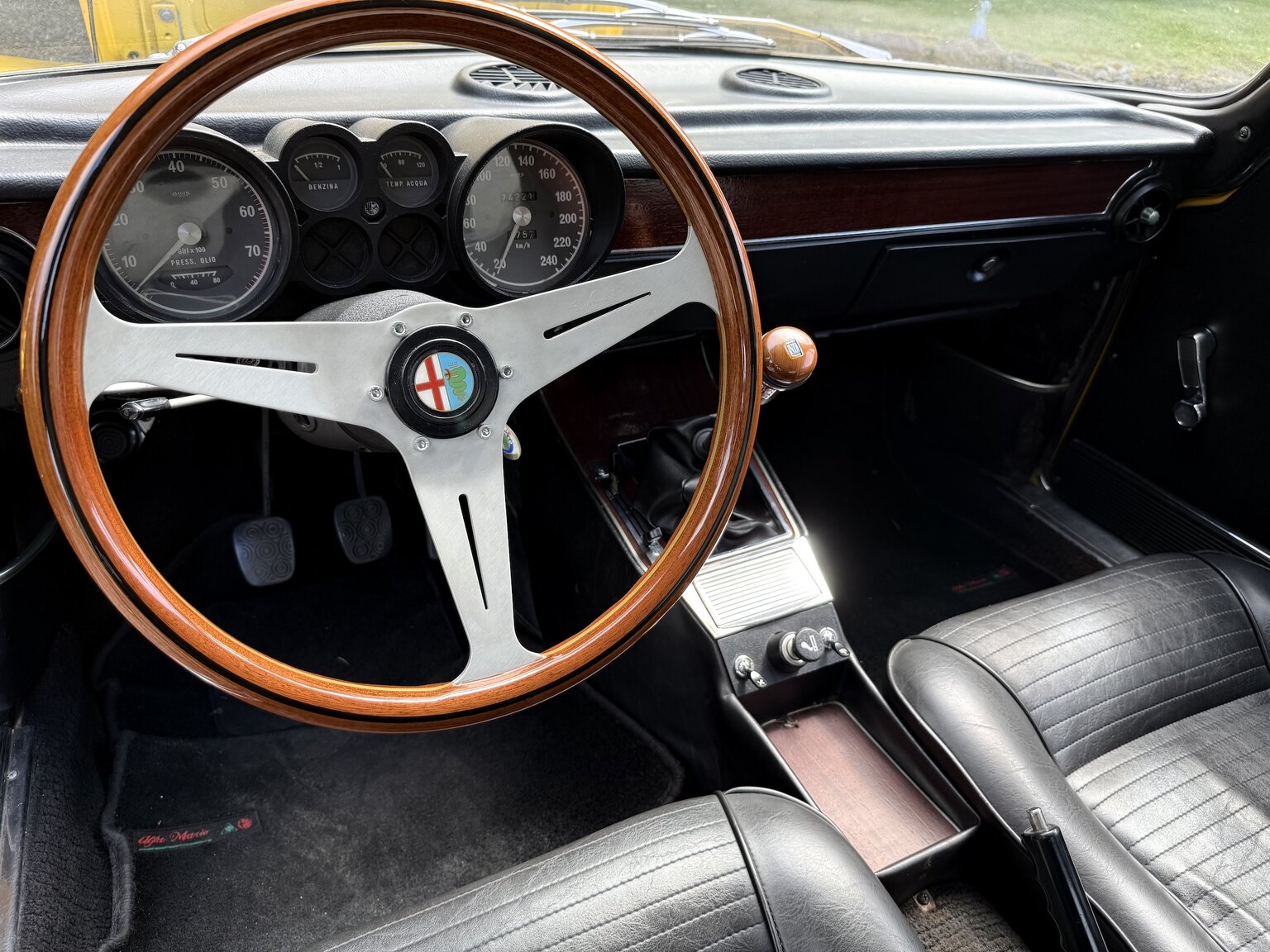 Interior image of 1974 Alfa Romeo GT 1600 Junior