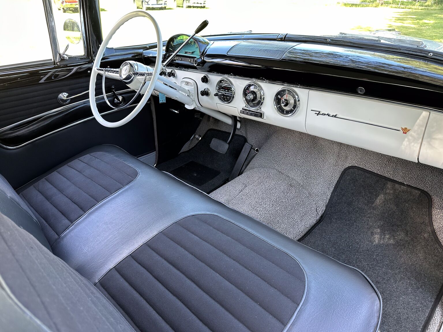 Interiörbild 1955 Ford Fairlane Crown Victoria