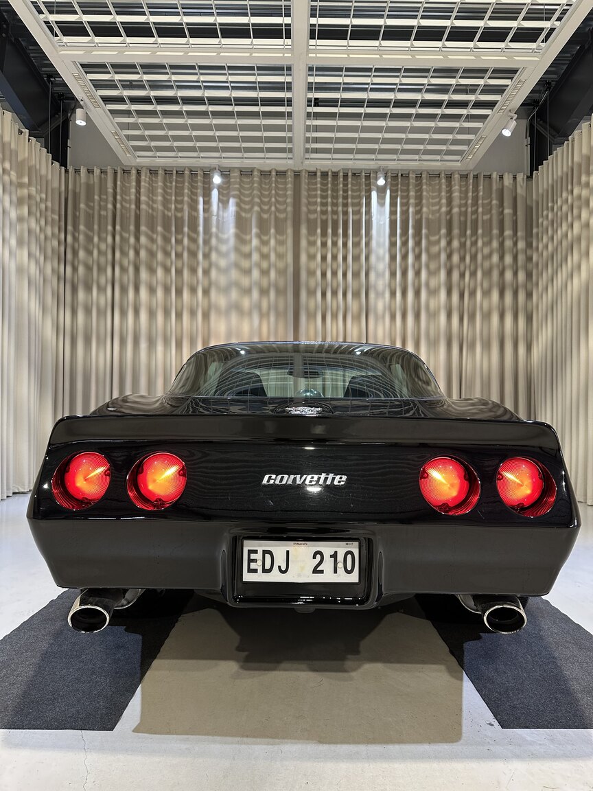 Exterior image of 1975 Chevrolet Corvette Stingray 