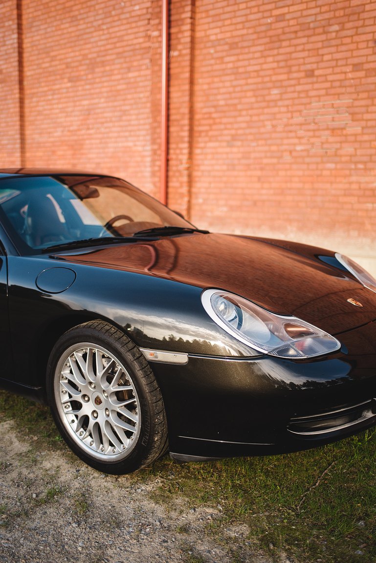 Exterior image of 1998 Porsche 996 Carrera 