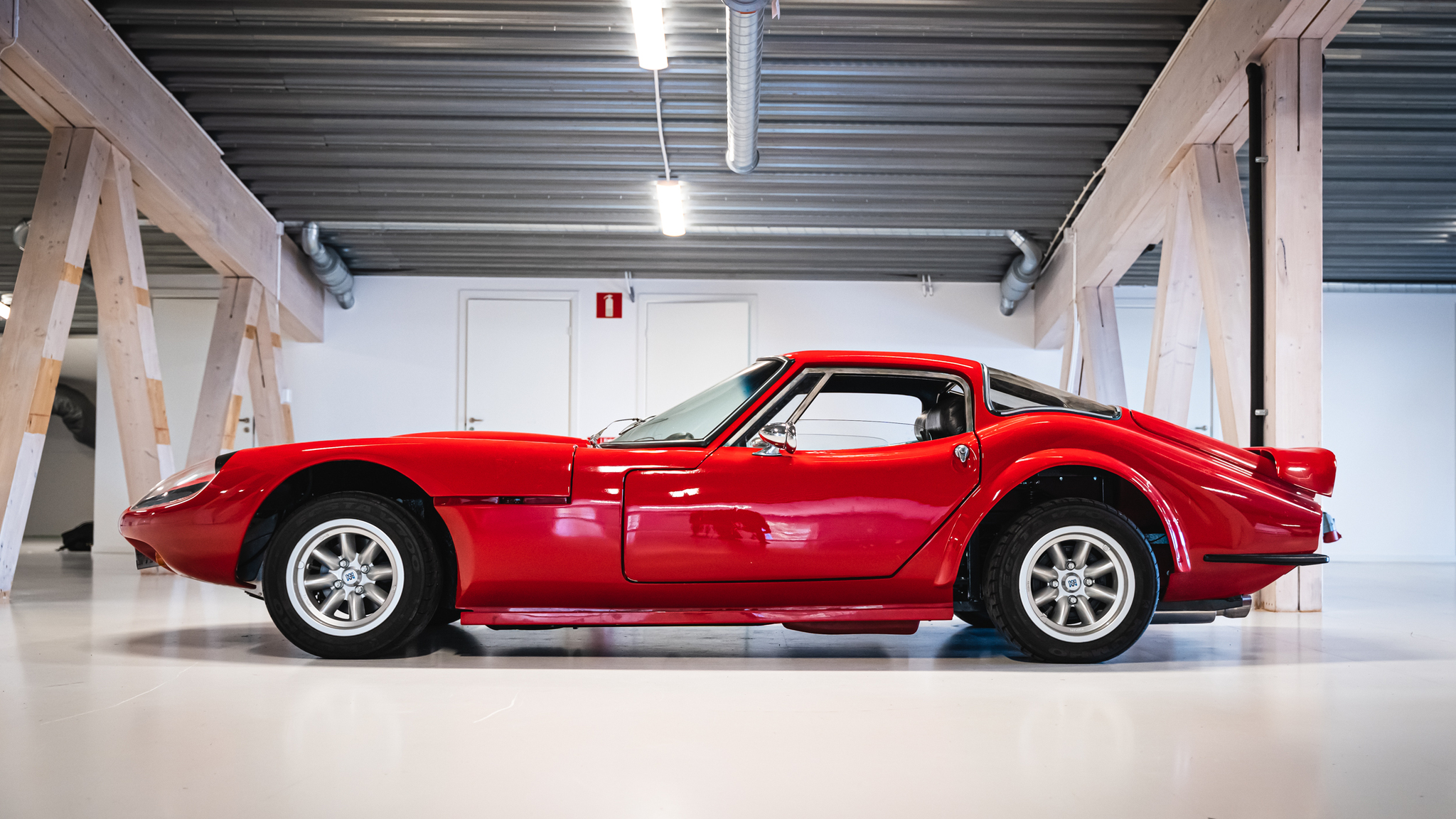 Exterior image of 1970 Marcos GT (7)