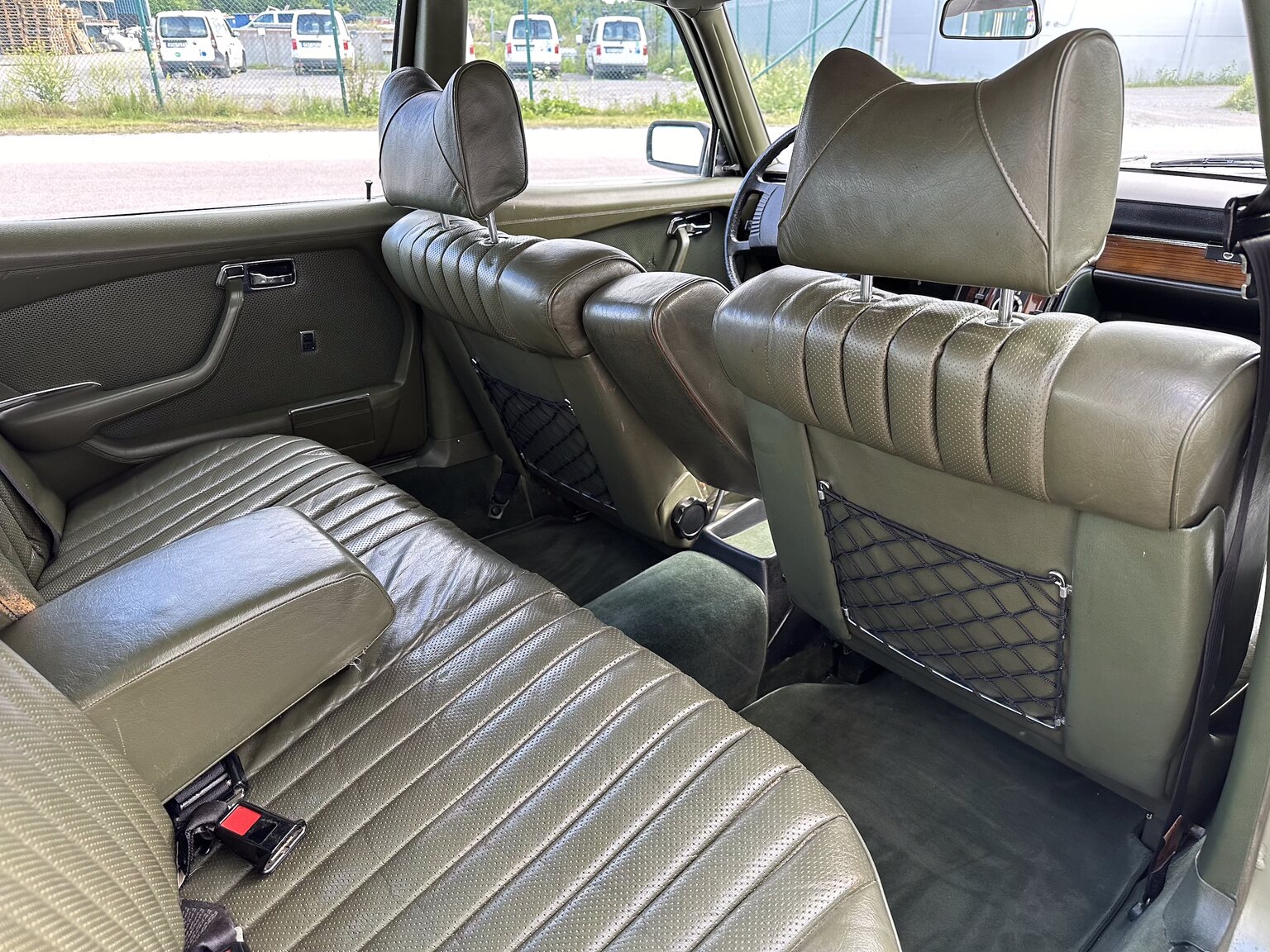 Interior image of 1975 Mercedes Benz 450 SEL (33)
