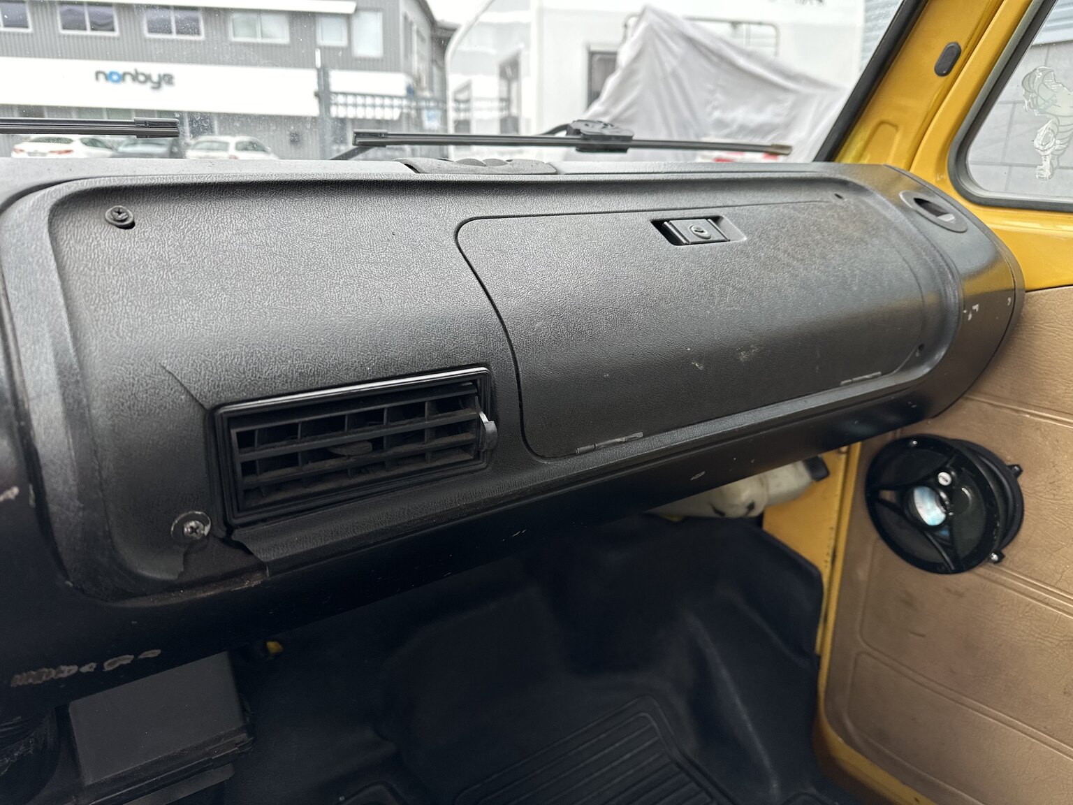 Innenraumfoto von 1981 Volkswagen LT45 biltransport (8)