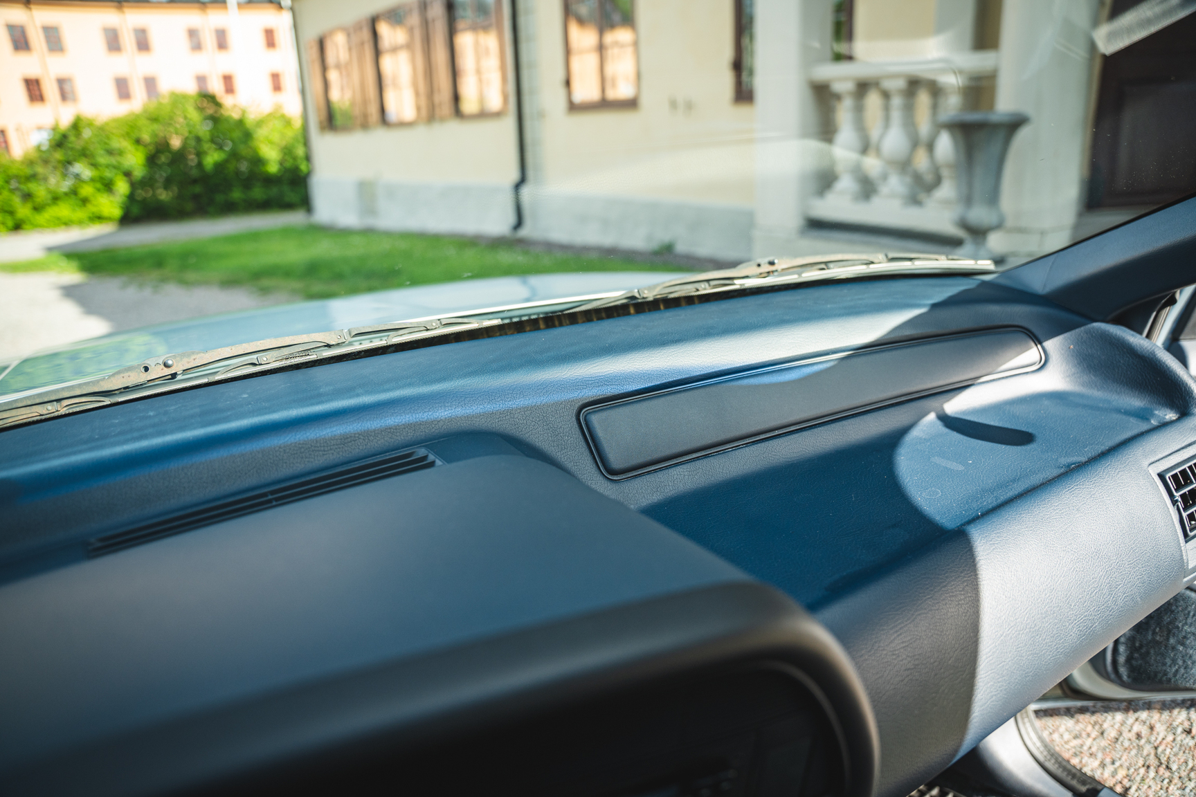 Interior image of 1991 Ford Thunderbird (23)
