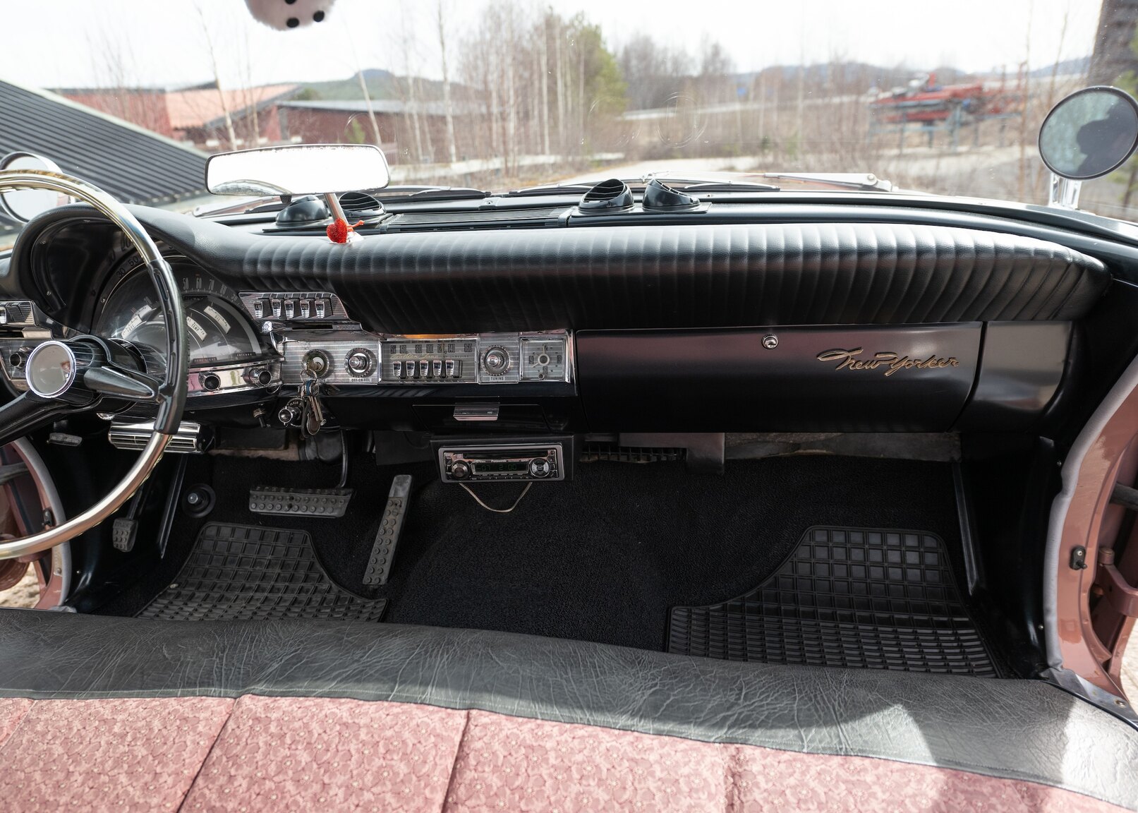 Interior image of 1961 Chrysler New Yorker Sedan (45)