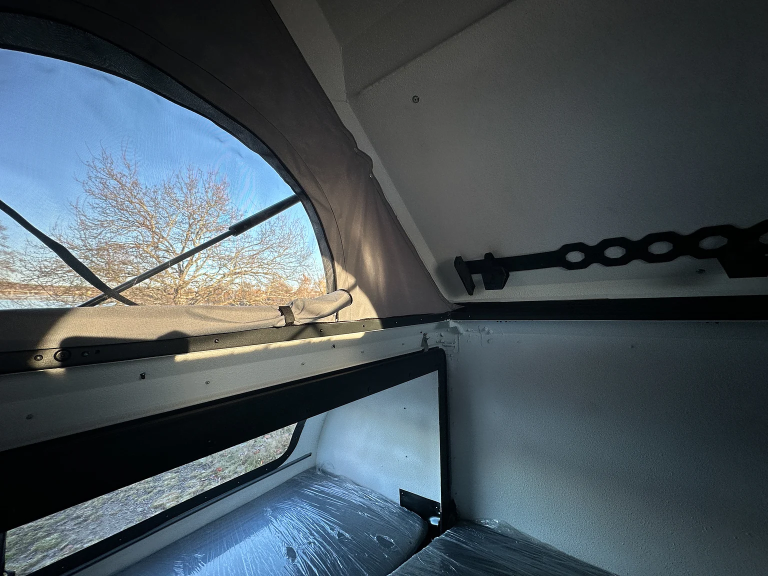 Interiörbild 2020 Northea Camper Expedition Volkswagen Amarok (62)