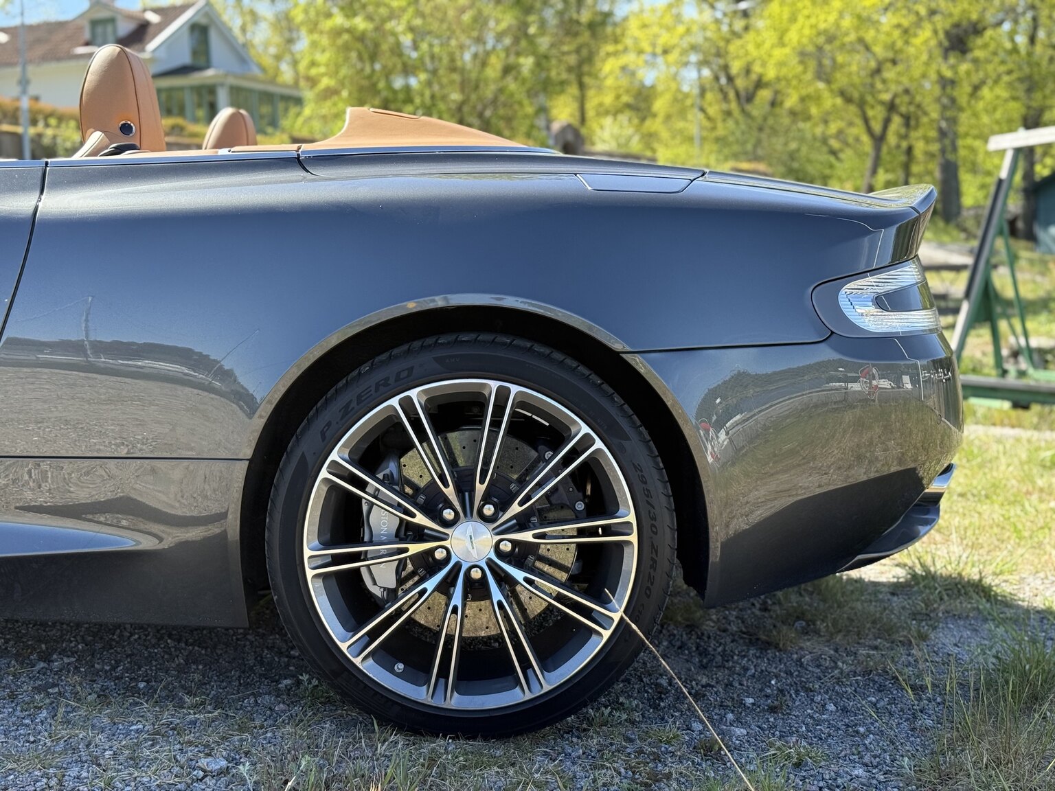 Aussenfoto 2015 Aston Martin DB9 Volante