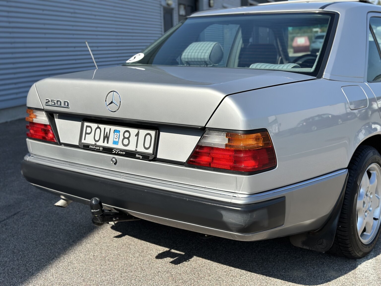 Exterior image of 1992 Mercedes-Benz 250D