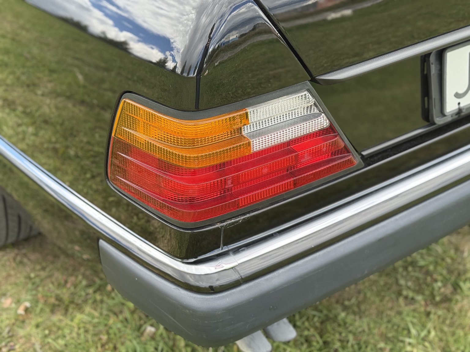 Exterior image of 1990 Mercedes-Benz 300CE-24