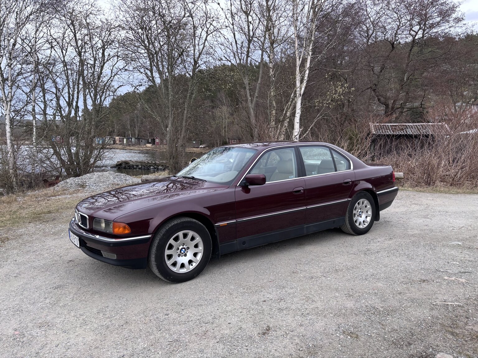 Exterior image of 1996 BMW 728iA