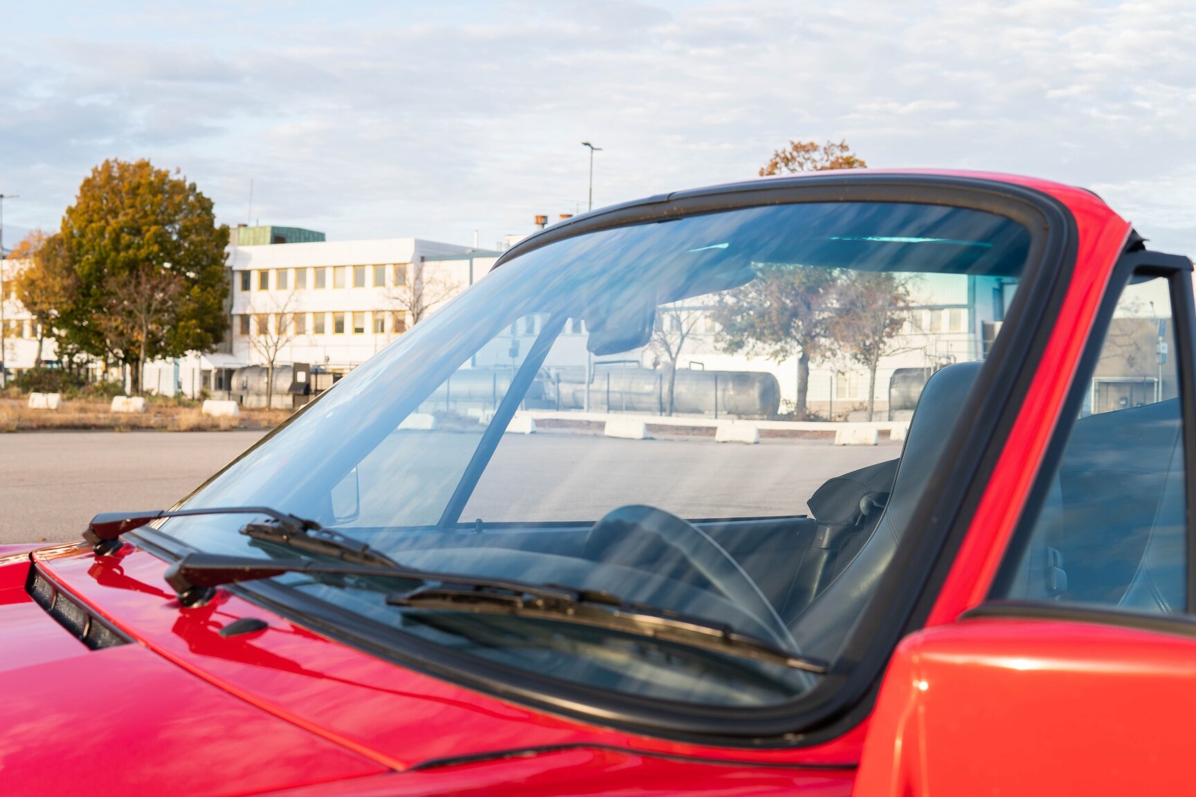 Exteriörbild på 1987 Porsche 911 Carrera Cab 3.2