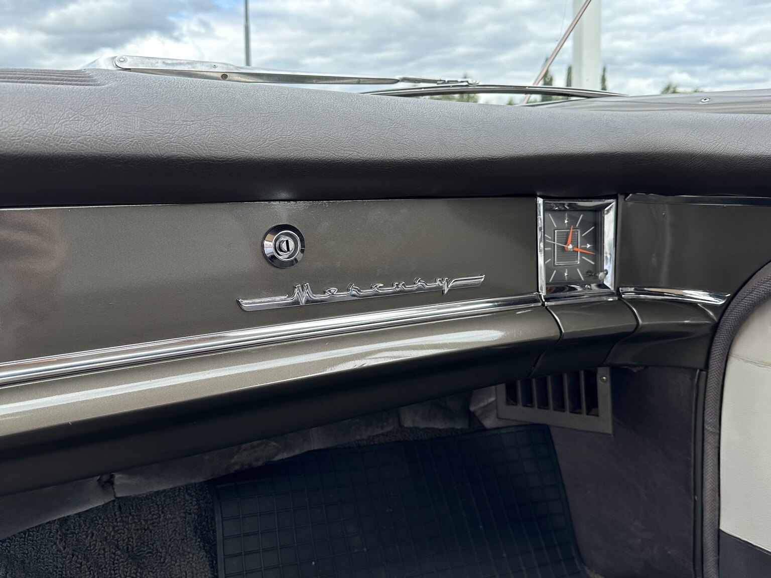 Interior image of 1959 Mercury Monterey 4-door Hardtop Cruiser