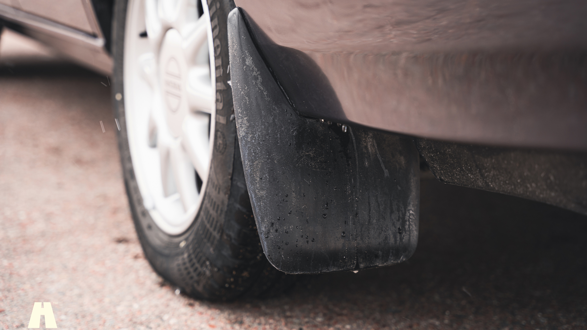 Exterior image of 1995 Volvo 940 SE