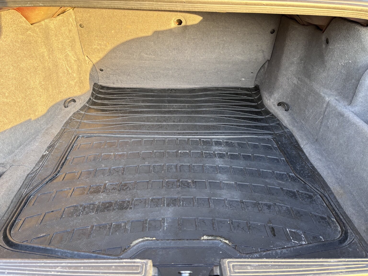 Interior image of 1996 BMW 728iA