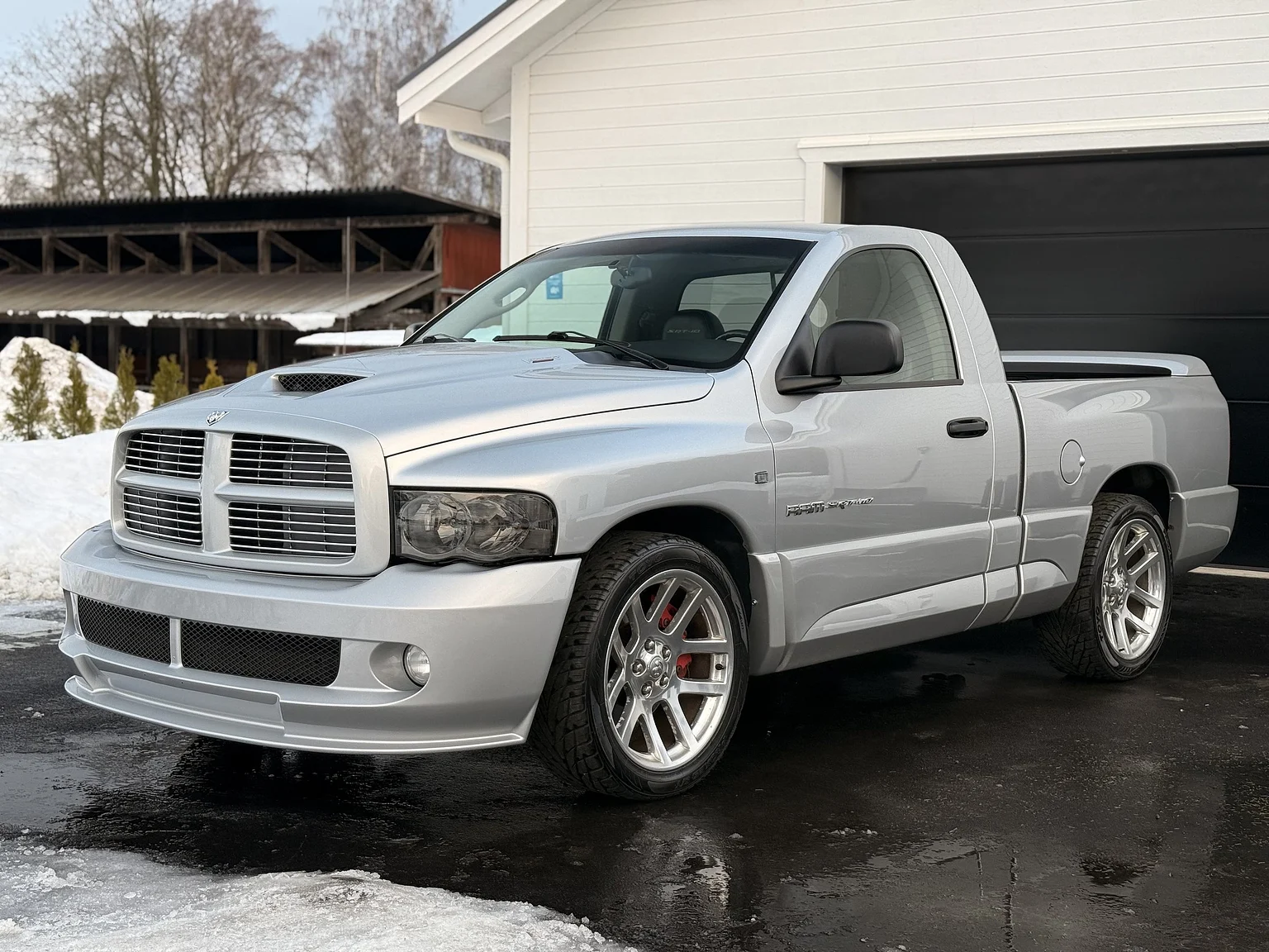 Exterior image of 2005 Dodge RAM SRT-10 Regular Cab Manual  (5)