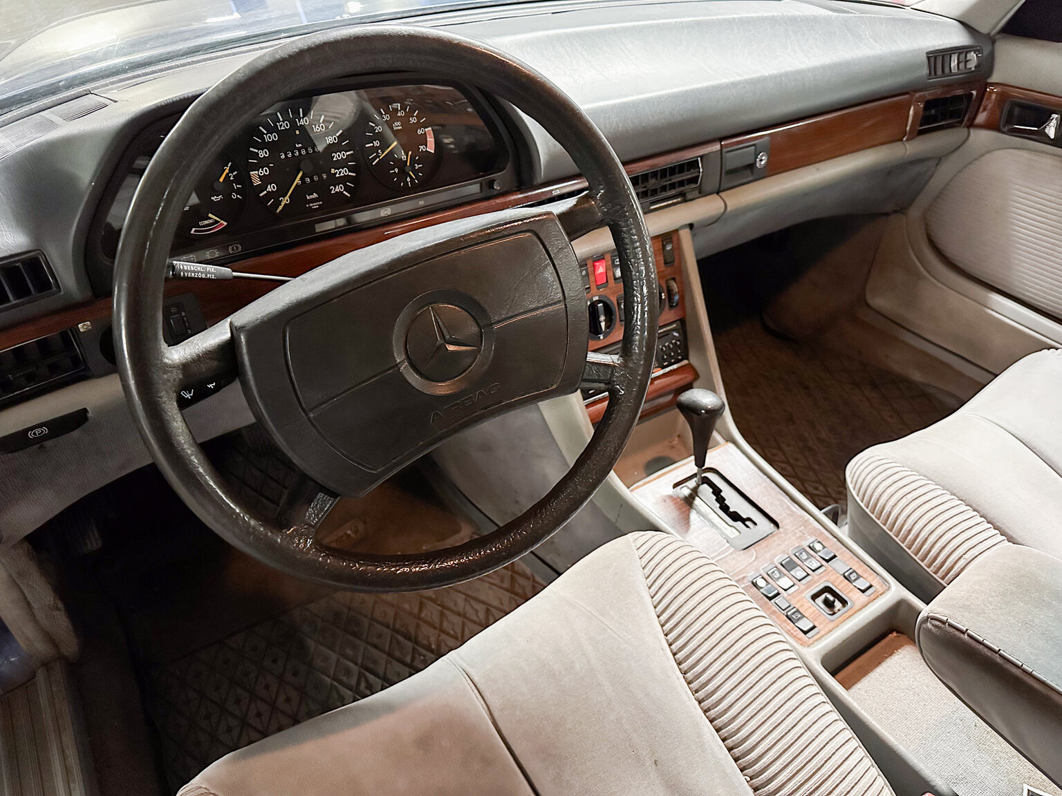 Interior image of 1985 Mercedes-Benz 500 SEL