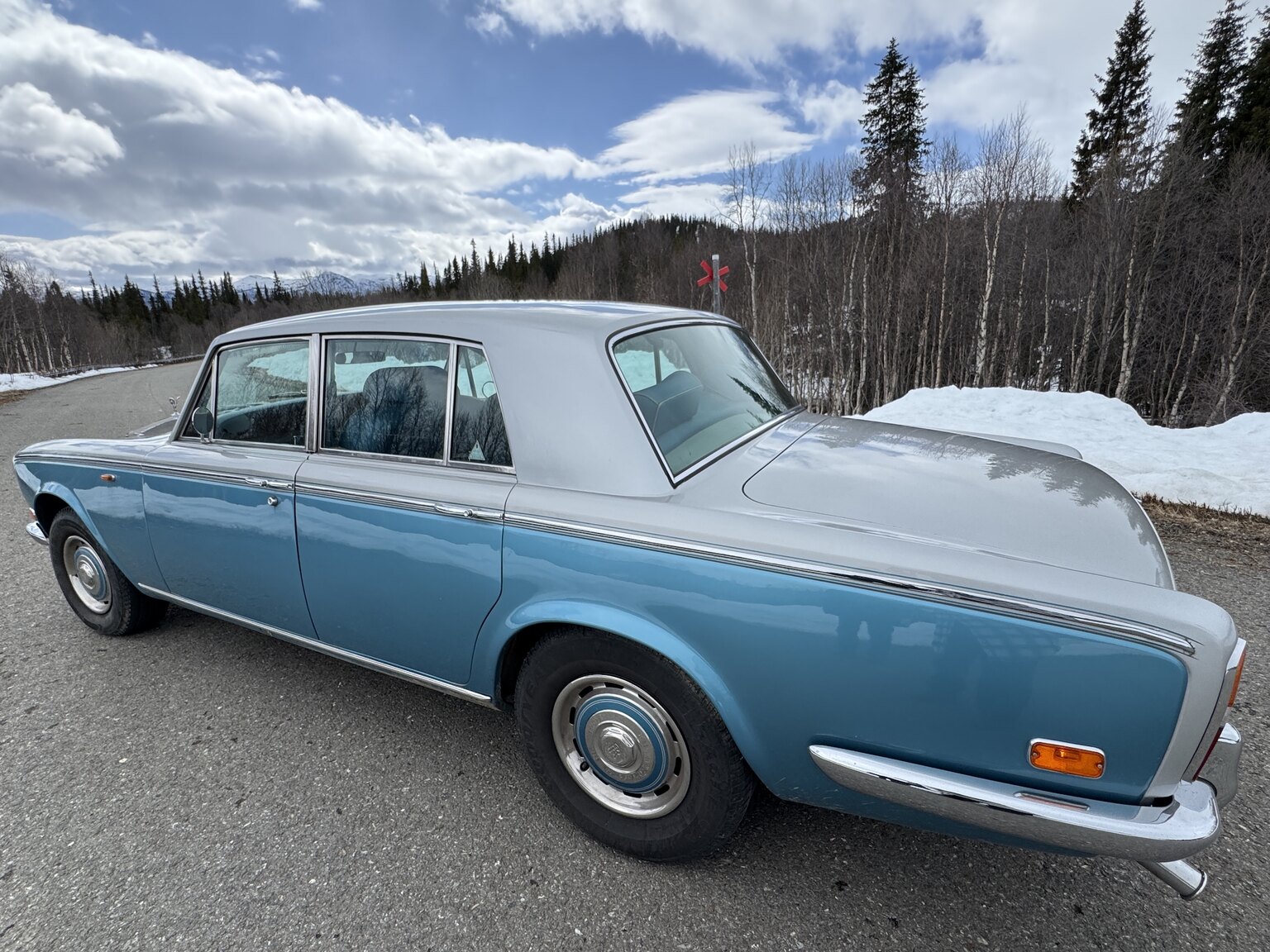 Exterior image of 1976 Rolls-Royce Silver Shadow