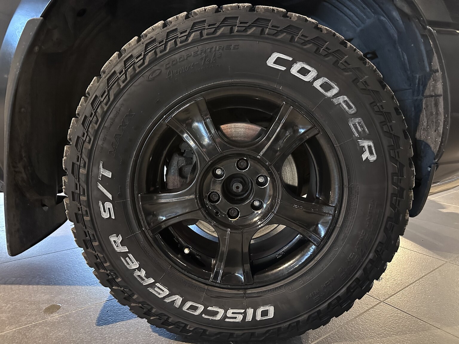 Exterior image of 2006 Nissan Navara A-traktor (11)