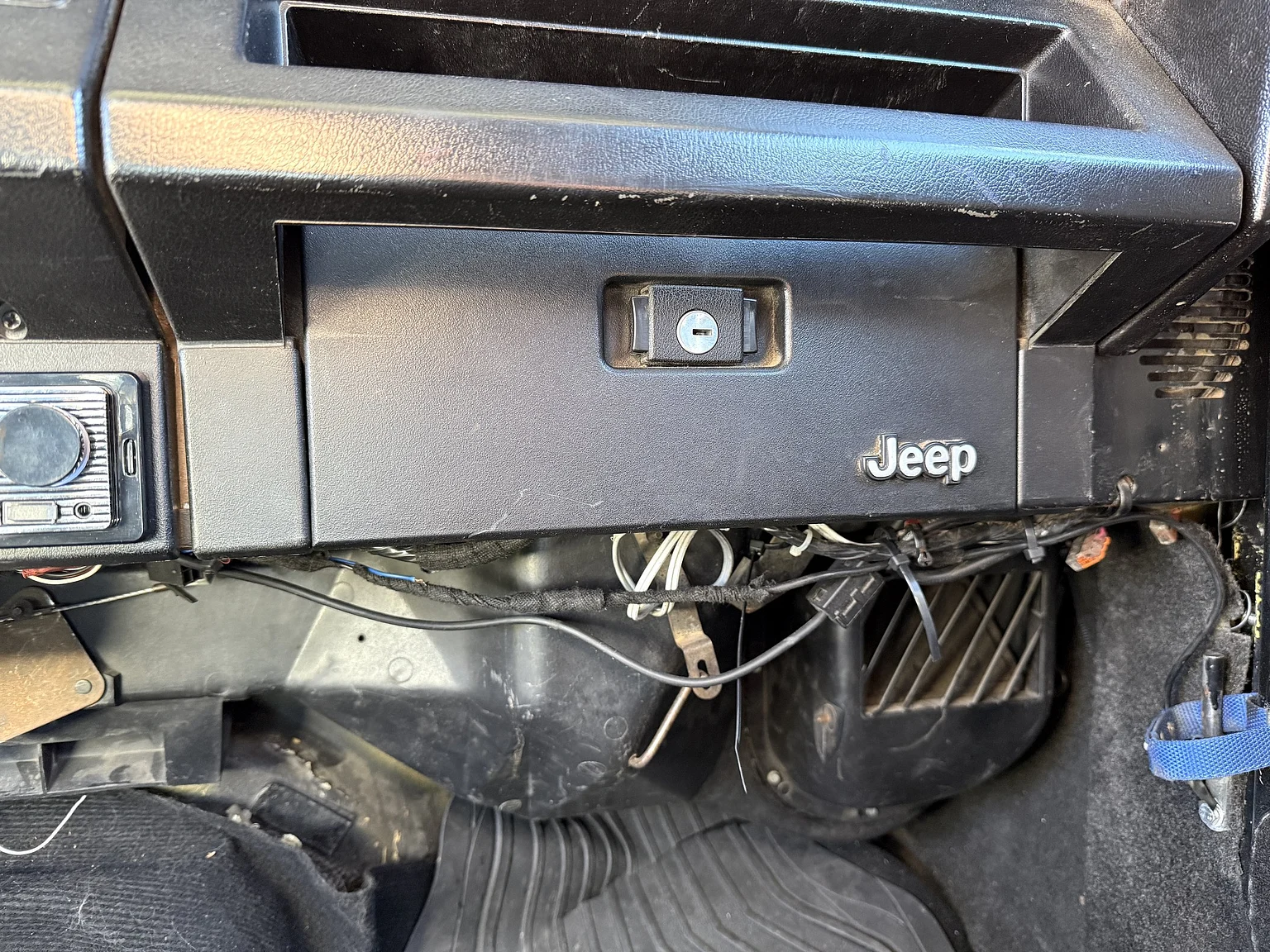 Aussenfoto 1990 Jeep Wrangler Islander (86)