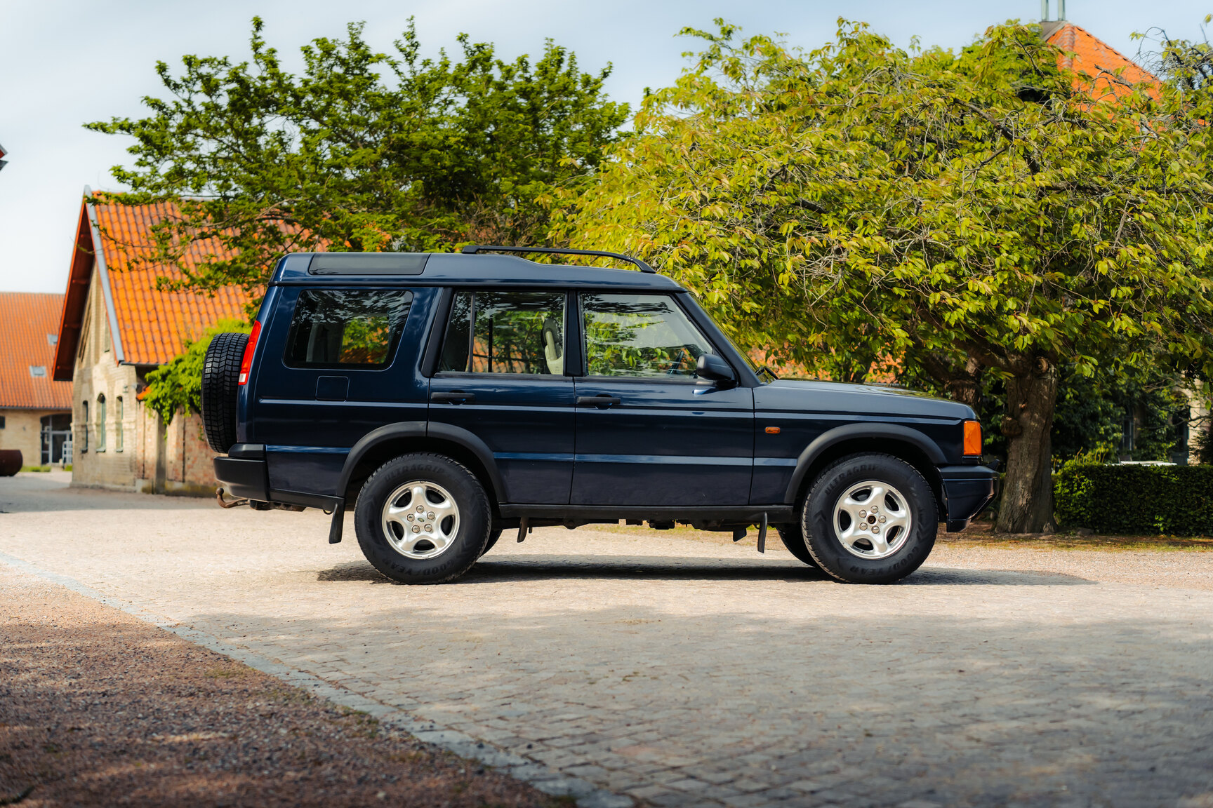 Exteriörbild på 1999 Landrover Discovery II V8