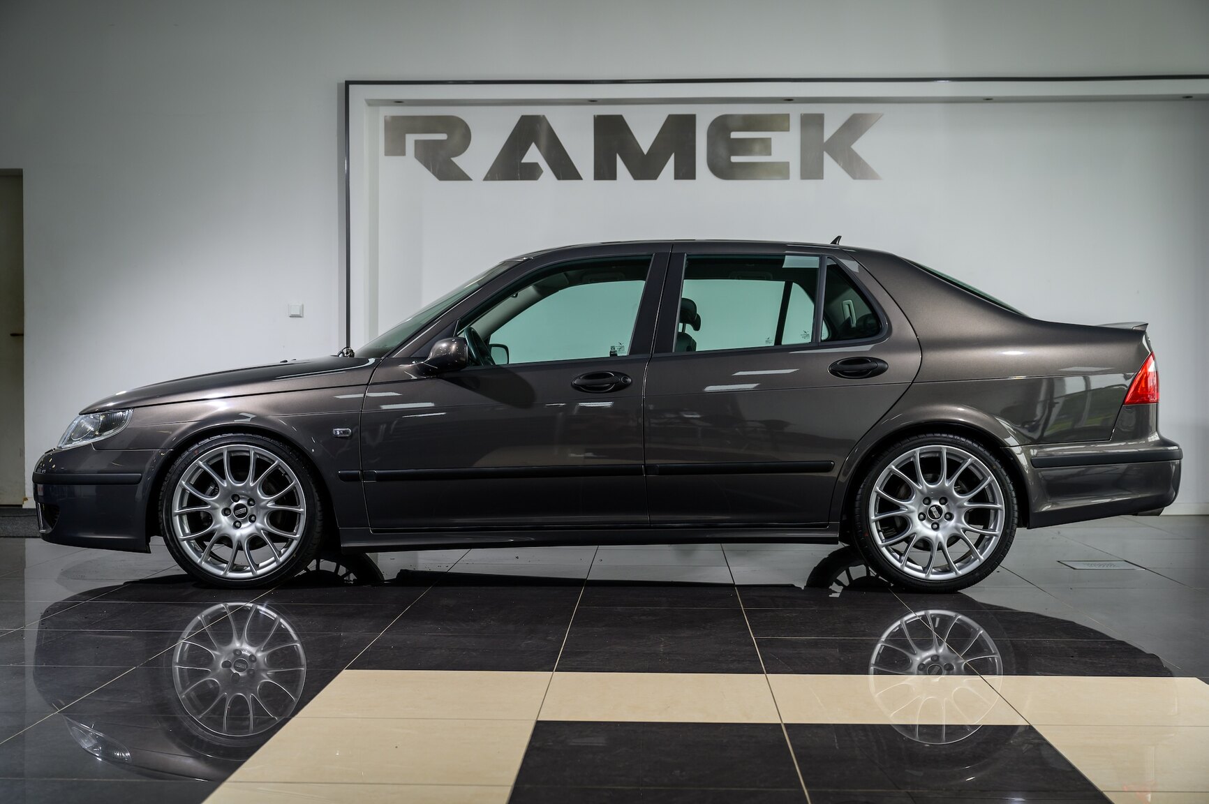 Exterior image of 2005 SAAB 9-5 Aero (22)