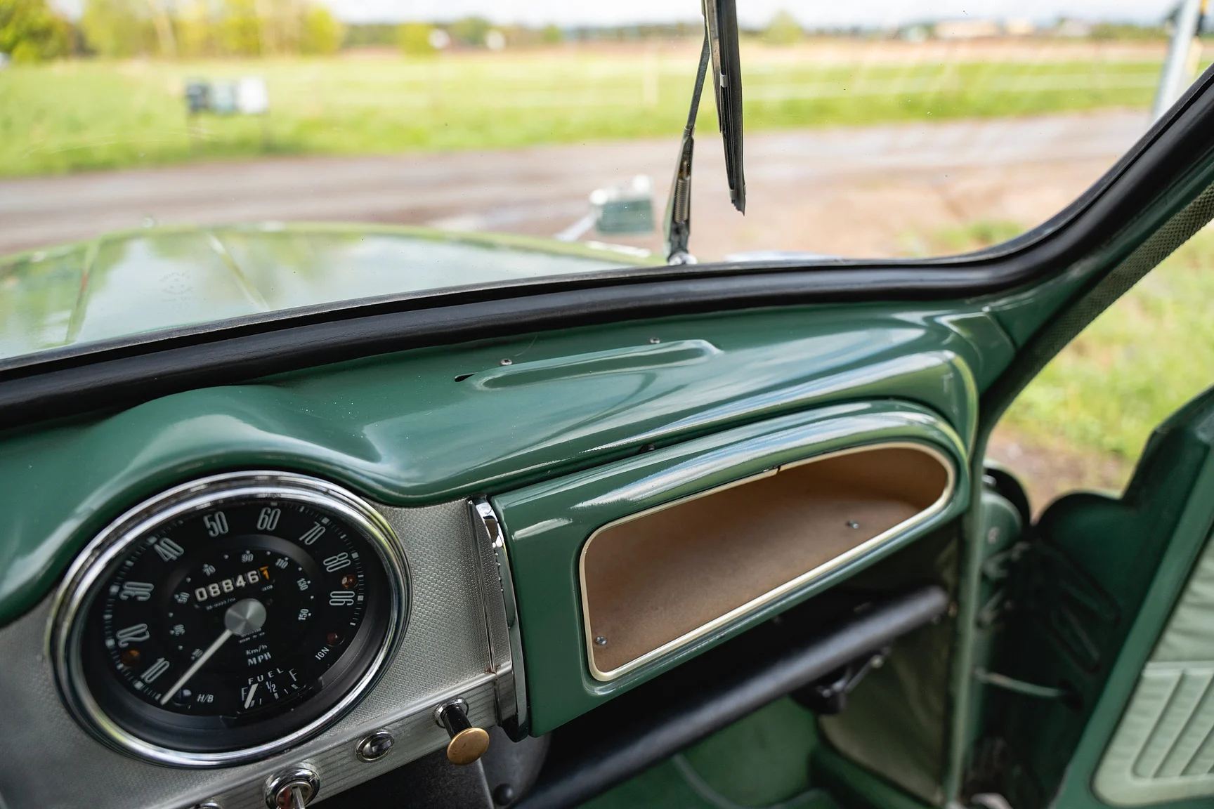 Interior image of 1968 Morris Minor Traveller (35)