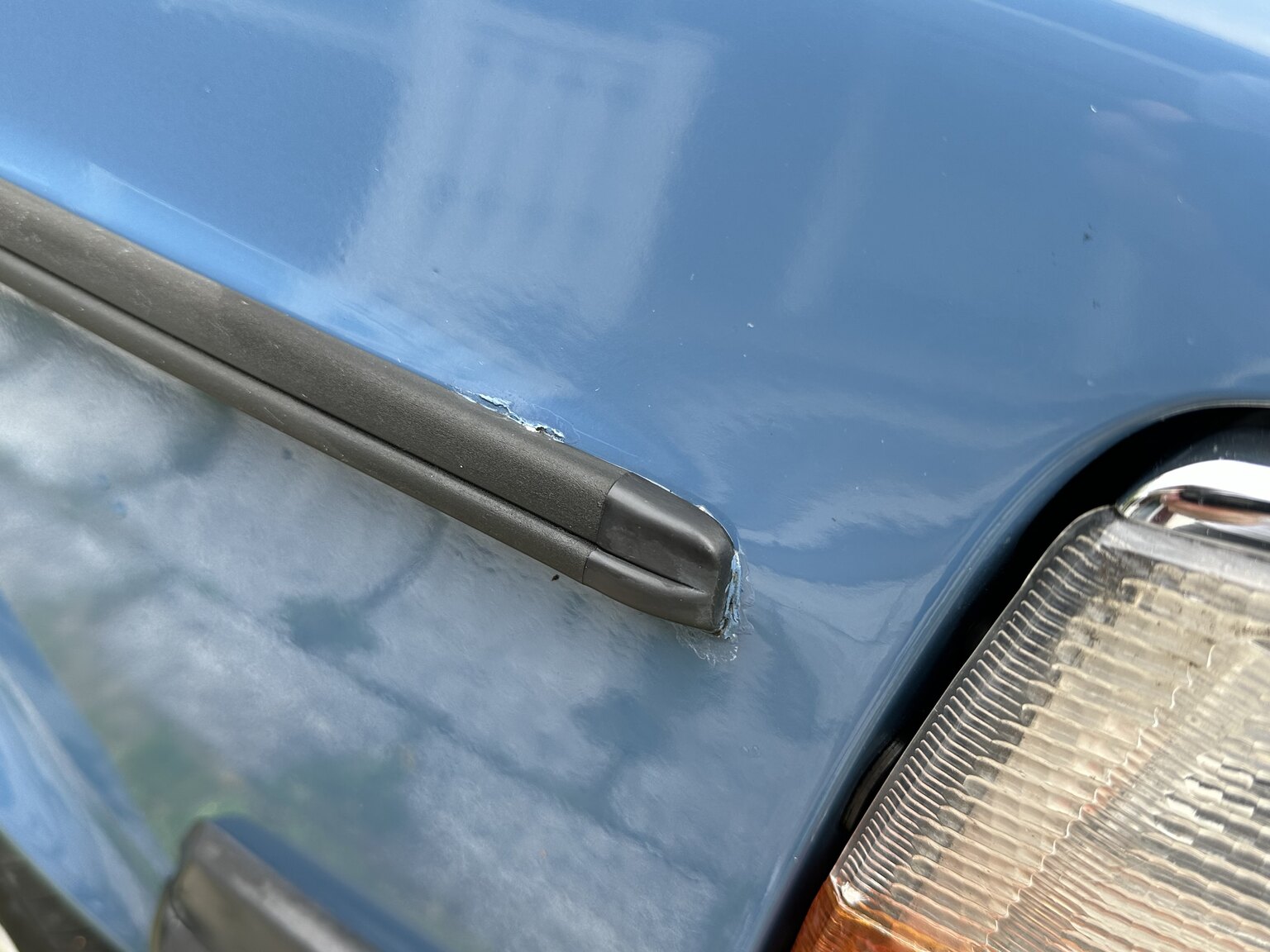 Exterior image of 1986 Volvo 244