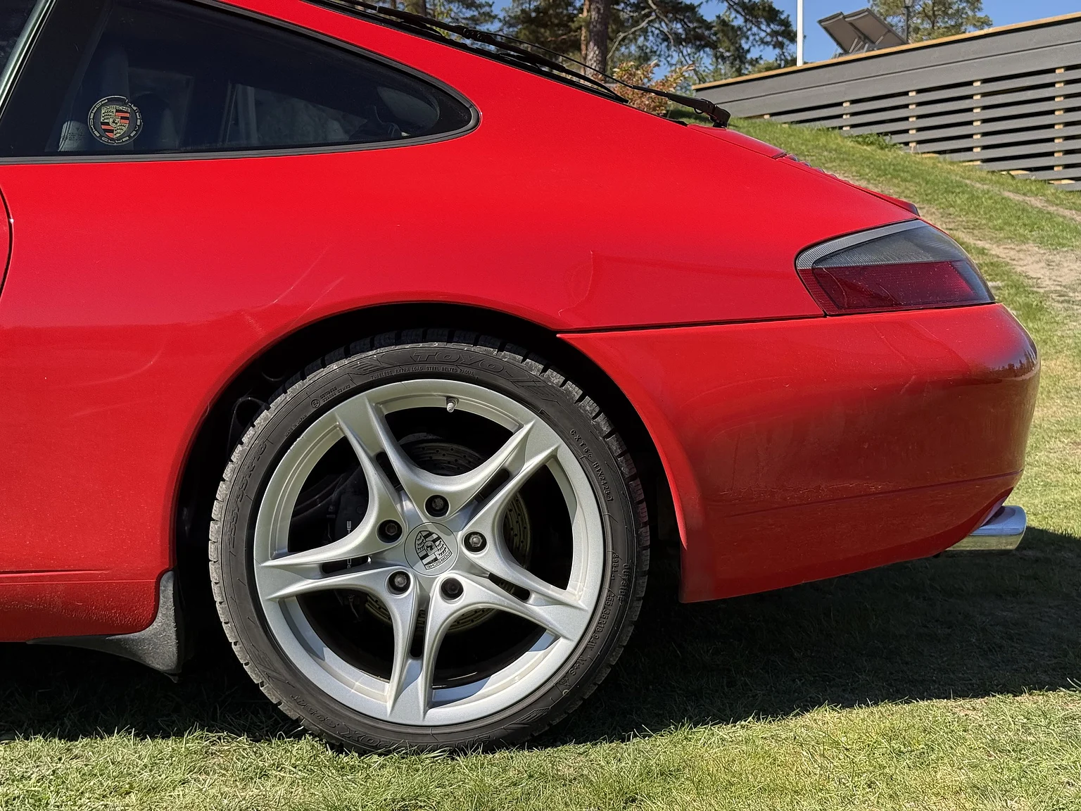 Exterior image of 1998 Porsche 996 Carrera (18)