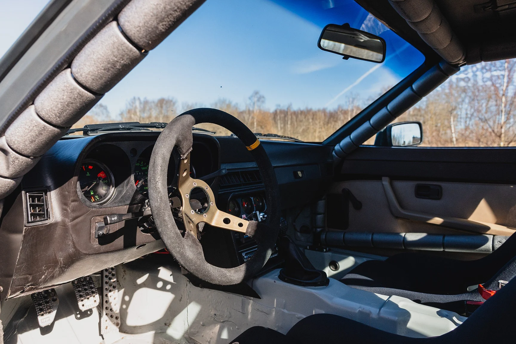 Innenraumfoto von 1982 Porsche 944 Trackday (2)
