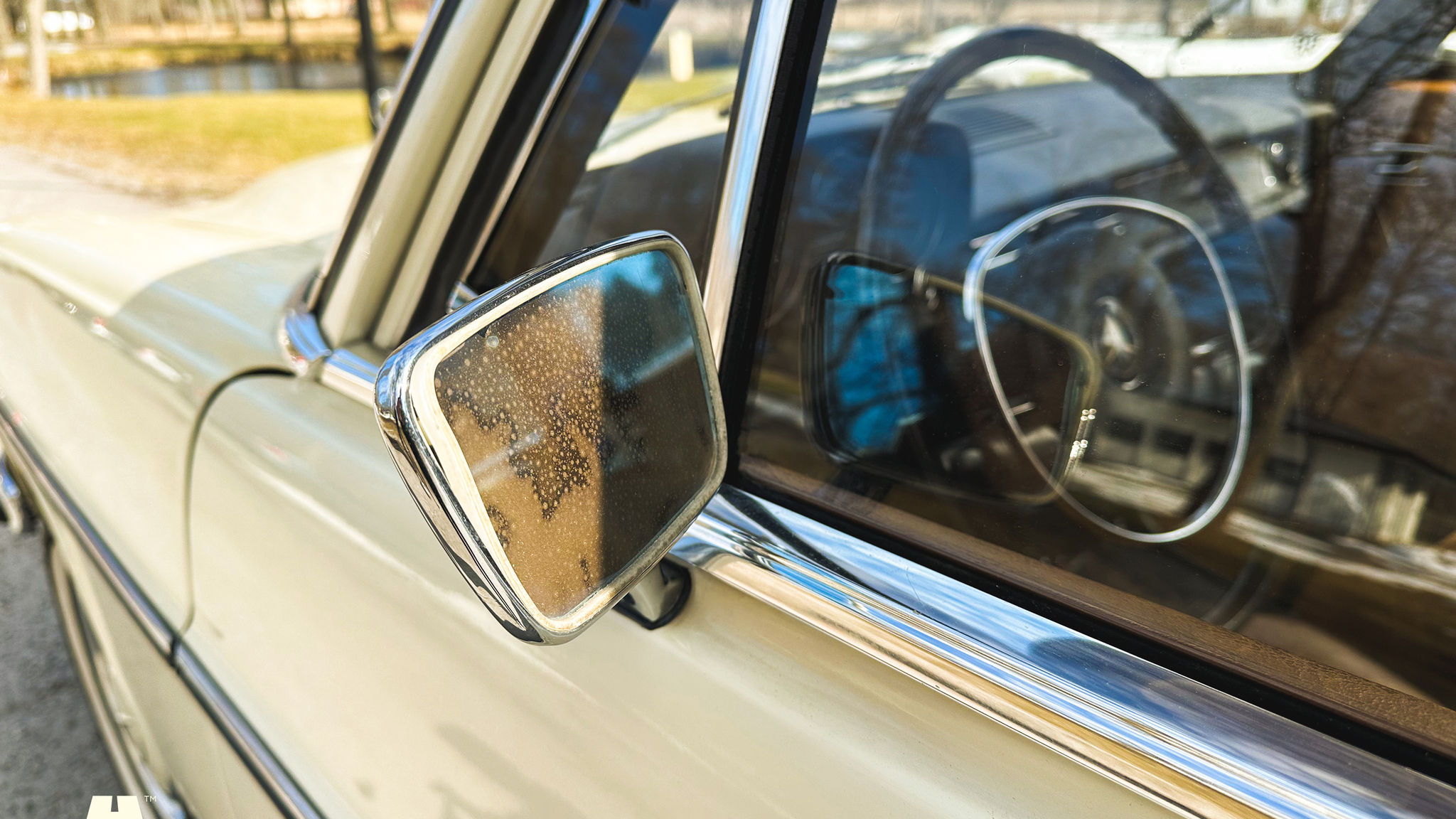 Exteriörbild på 1972 Mercedes-Benz 200