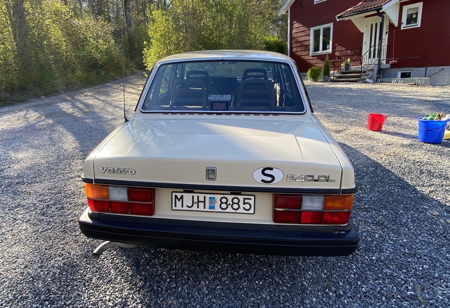 Exterior image of 1987 Volvo 244