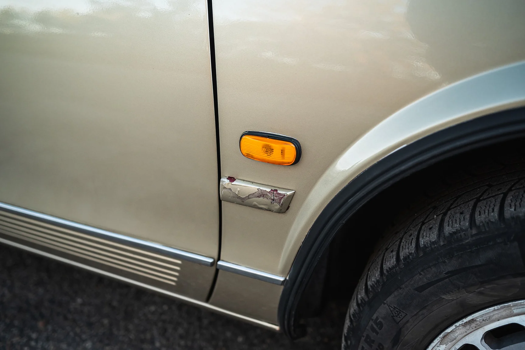Exterior image of 1989 Cadillac Seville (44)