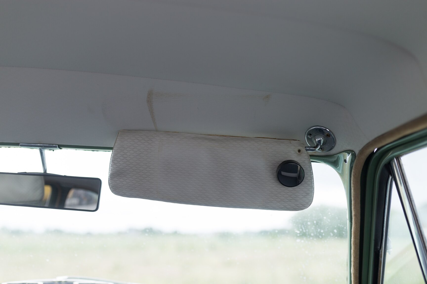 Interior image of 1959 Ford Consul (48)