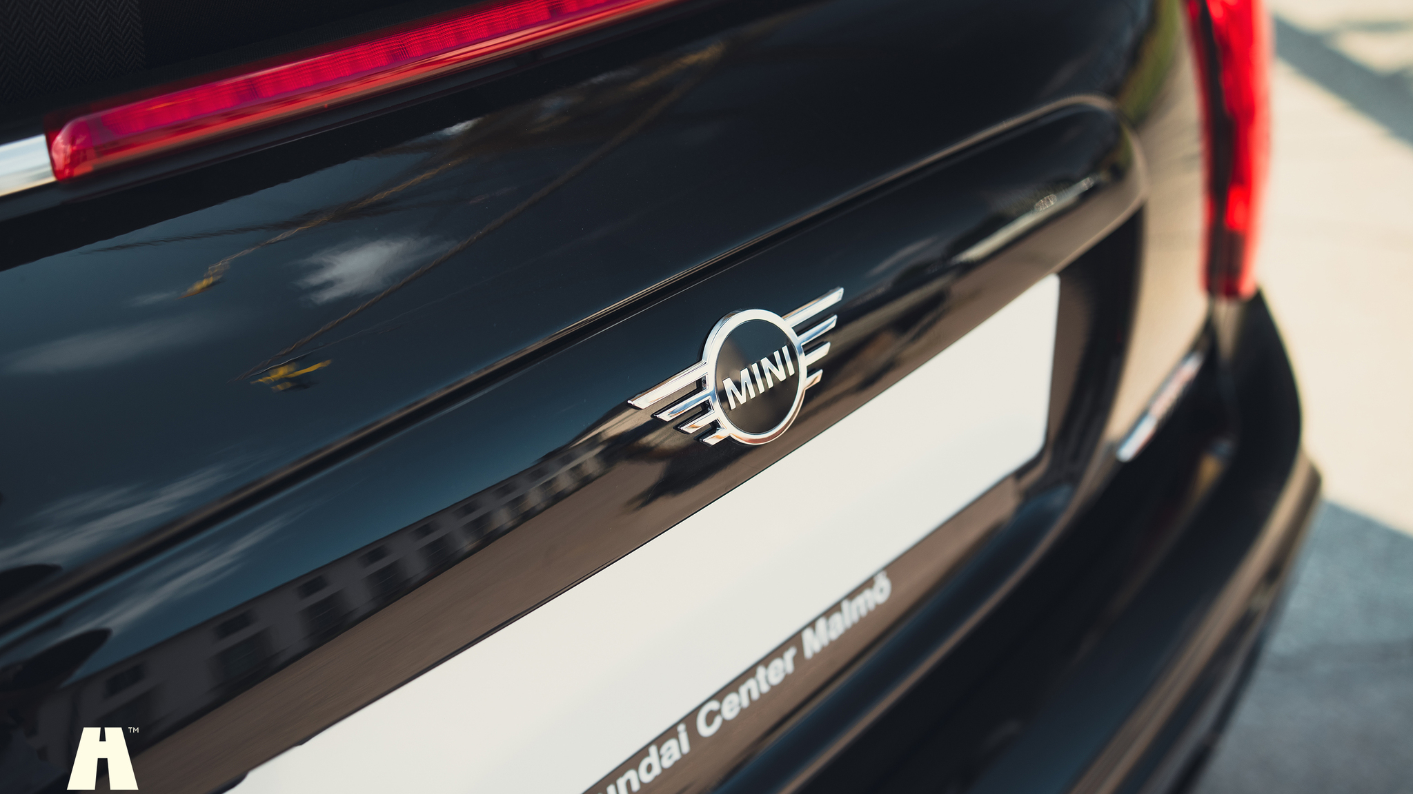 Exteriörbild på 2021 Mini John Cooper Works Cabriolet  (27)