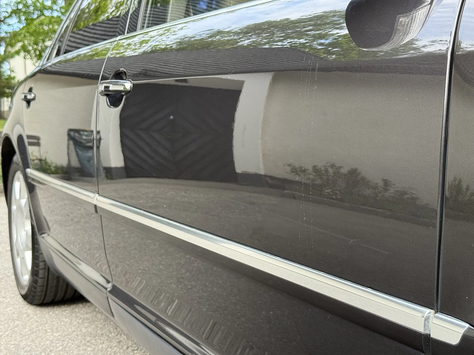 Exterior image of 2009 Volkswagen Phaeton W12 LWB Executive (43)