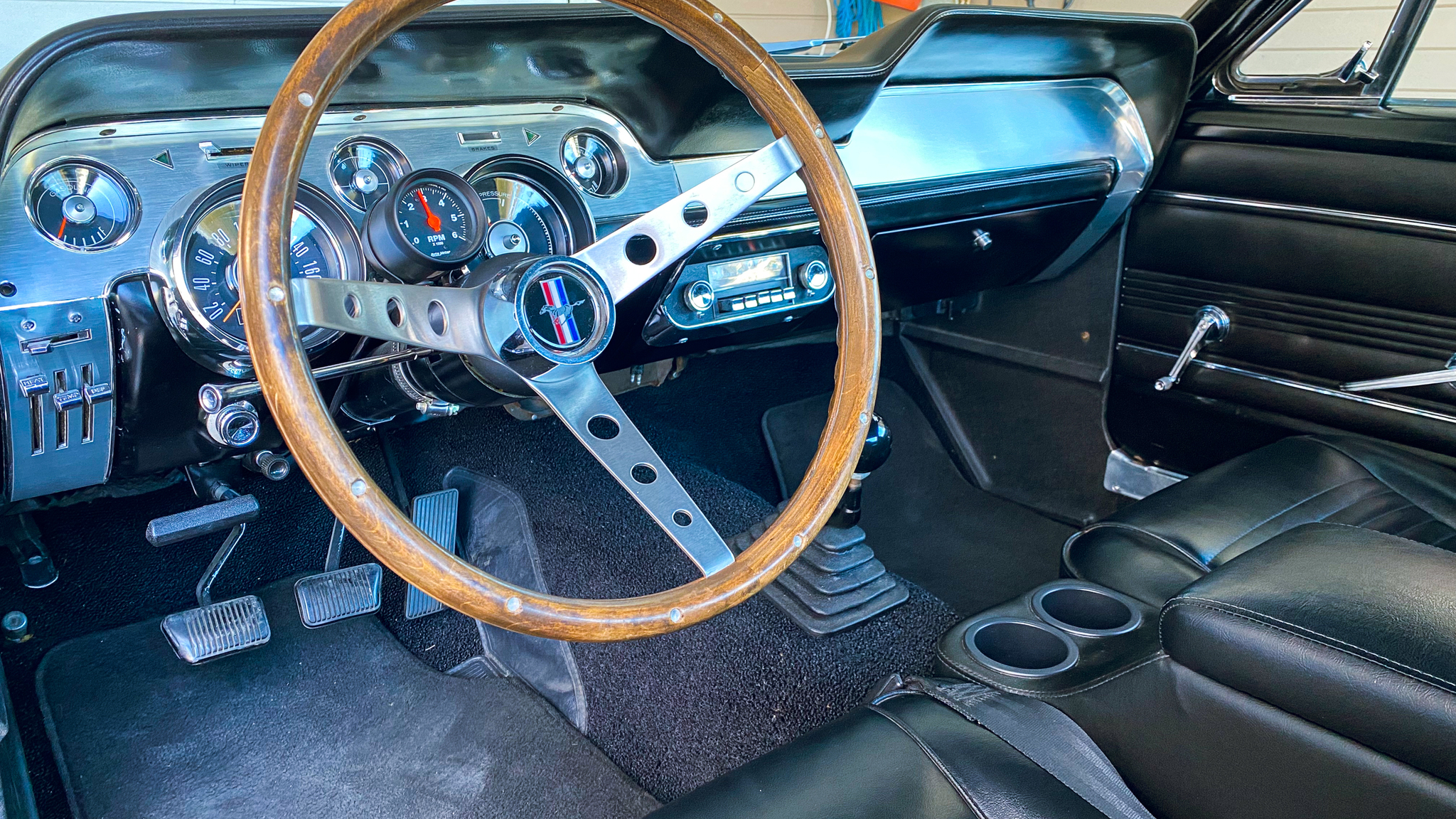 Innenraumfoto von 1967 Ford Mustang 305ci HT (3)