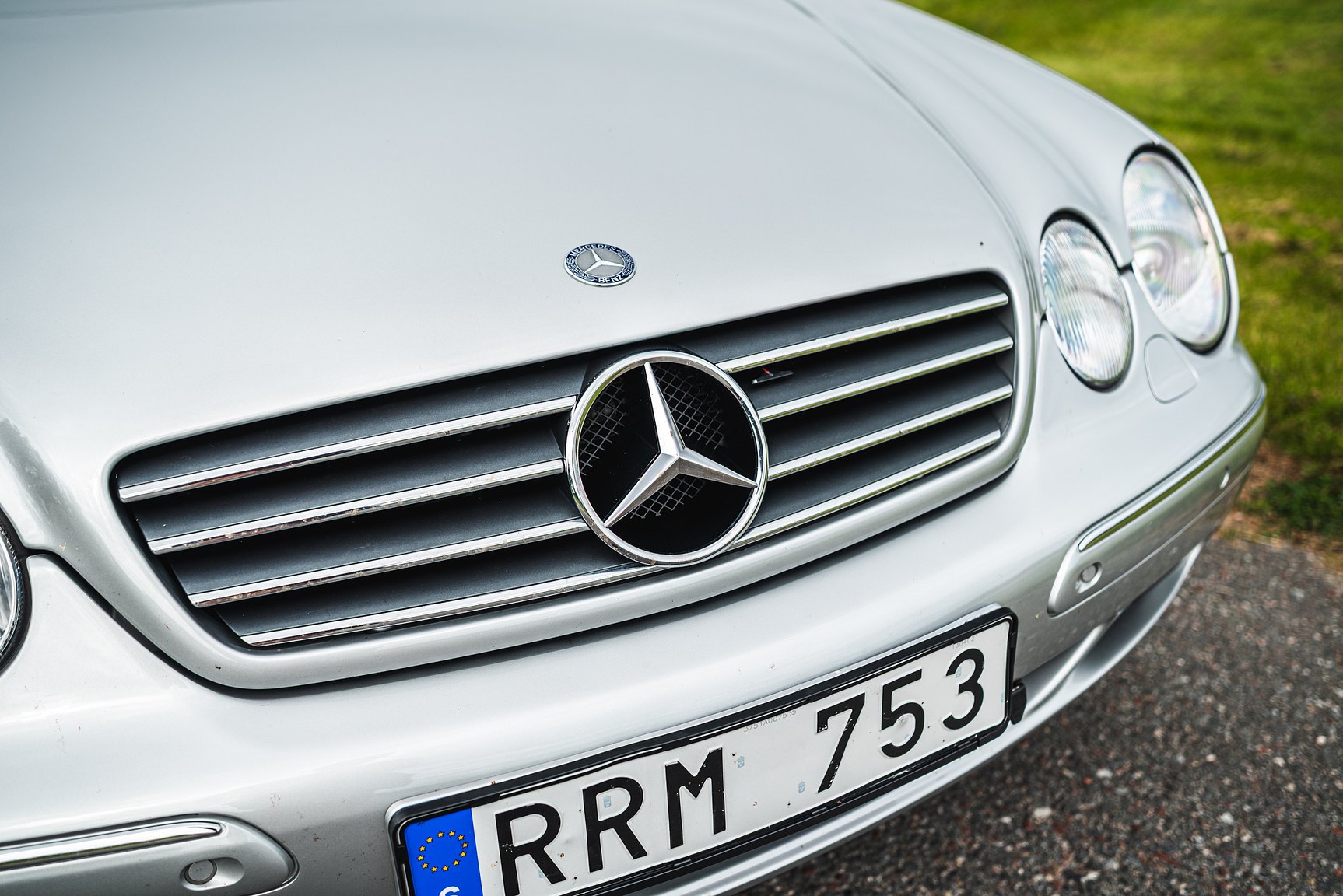 Exterior image of 2000 Mercedes-Benz CL 500
