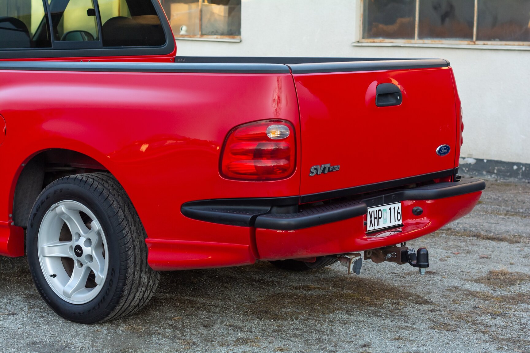 Exterior image of 2000 FORD F-150 SVT Lightning