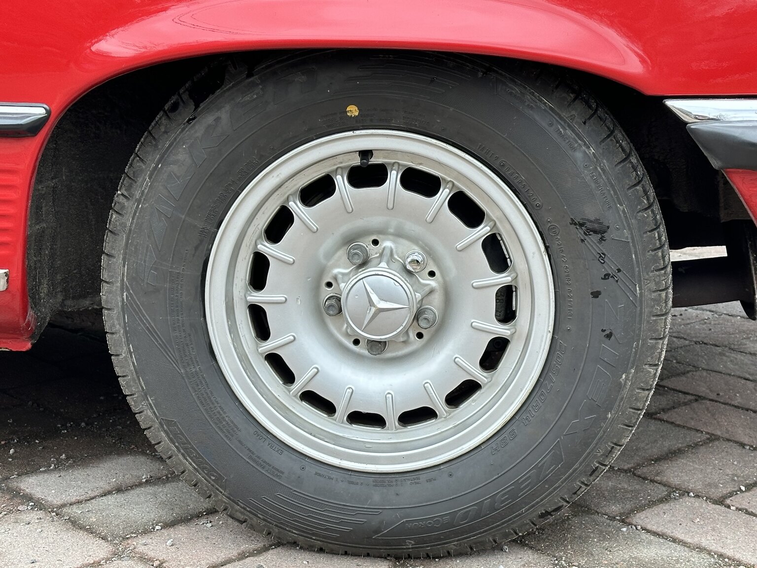 Exterior image of 1973 Mercedes-Benz 450 SL (28)