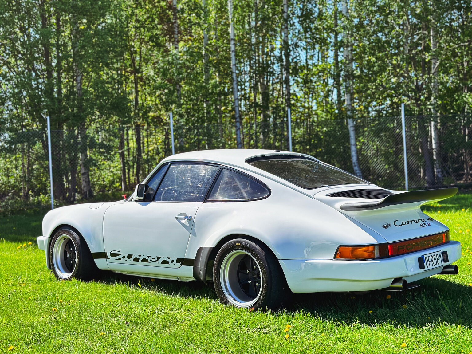 Exteriörbild på 1971 Porsche 911 RSR Tribute