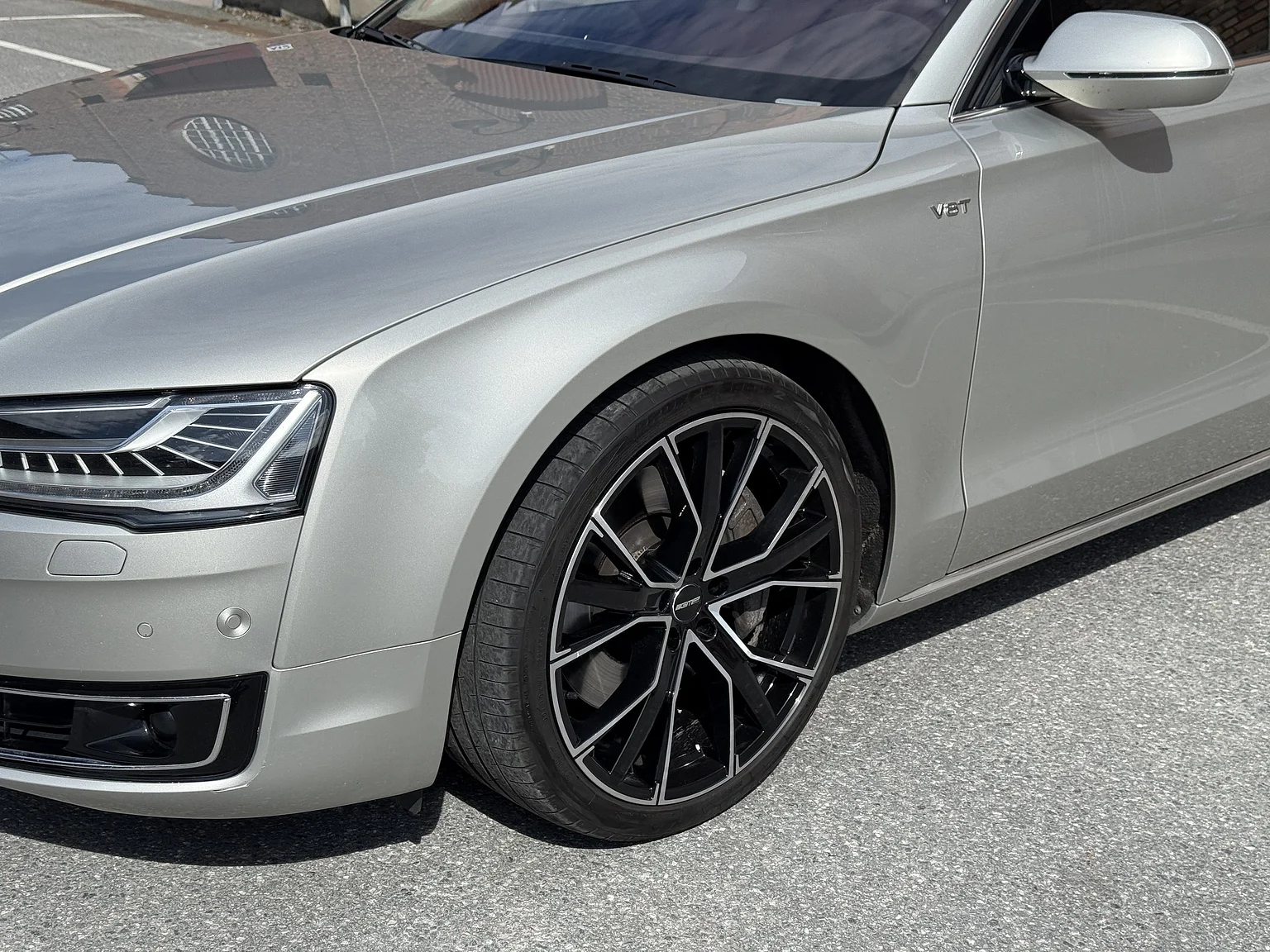 Exterior image of 2014 Audi A8 4.0 TFSI (12)