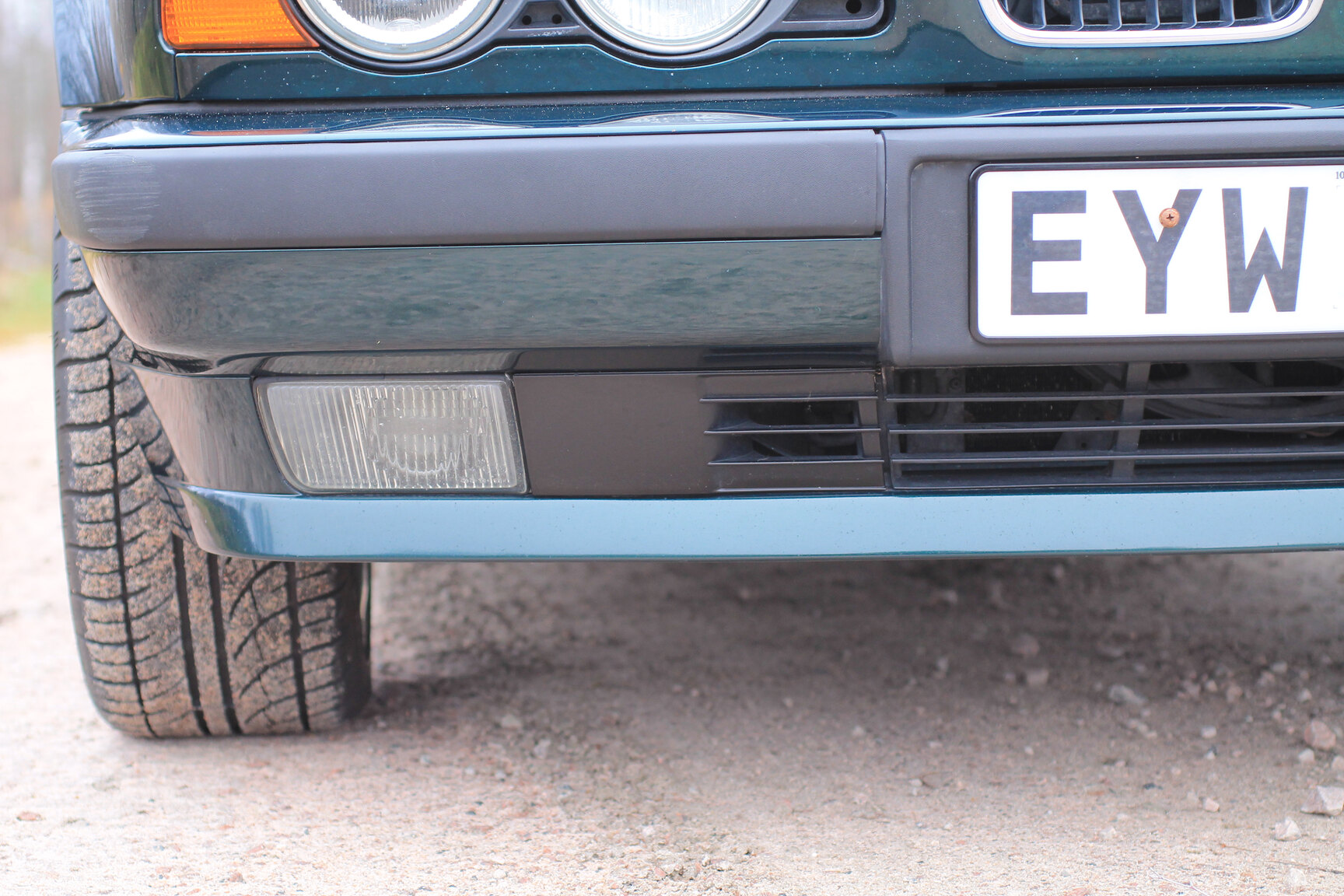 Exterior image of 1996 BMW 520i Touring