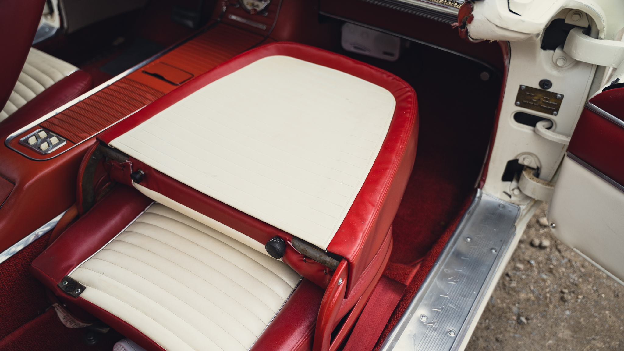 Innenraumfoto von 1959 Ford Thunderbird hardtop