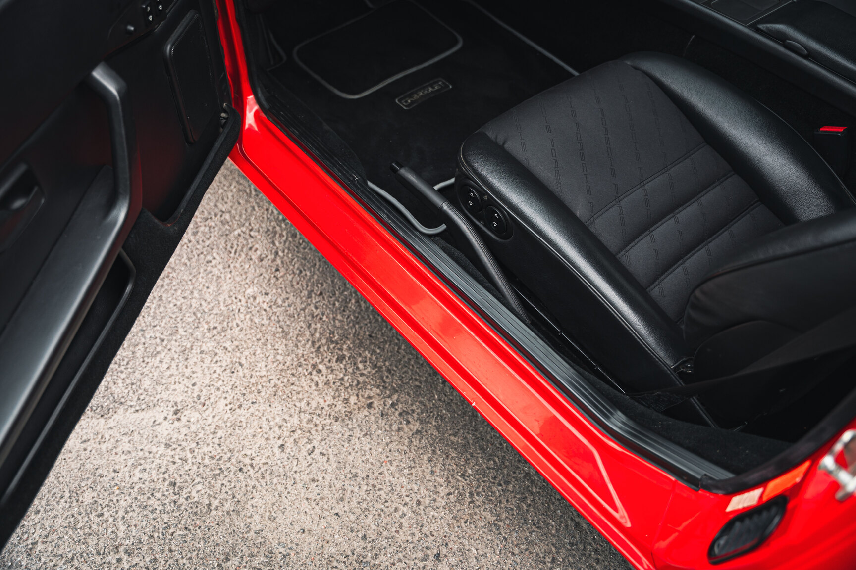 Interior image of 1990 Porsche 944 Turbo