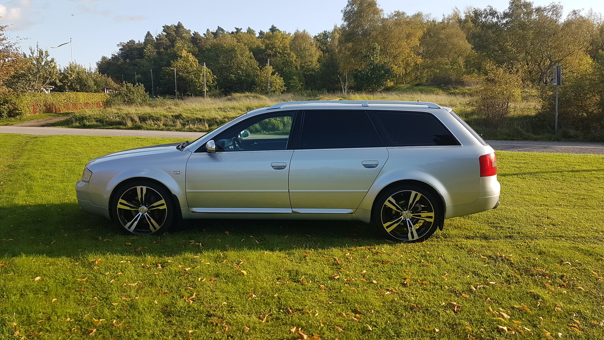 Exteriörbild på 2000 Audi S6 Avant