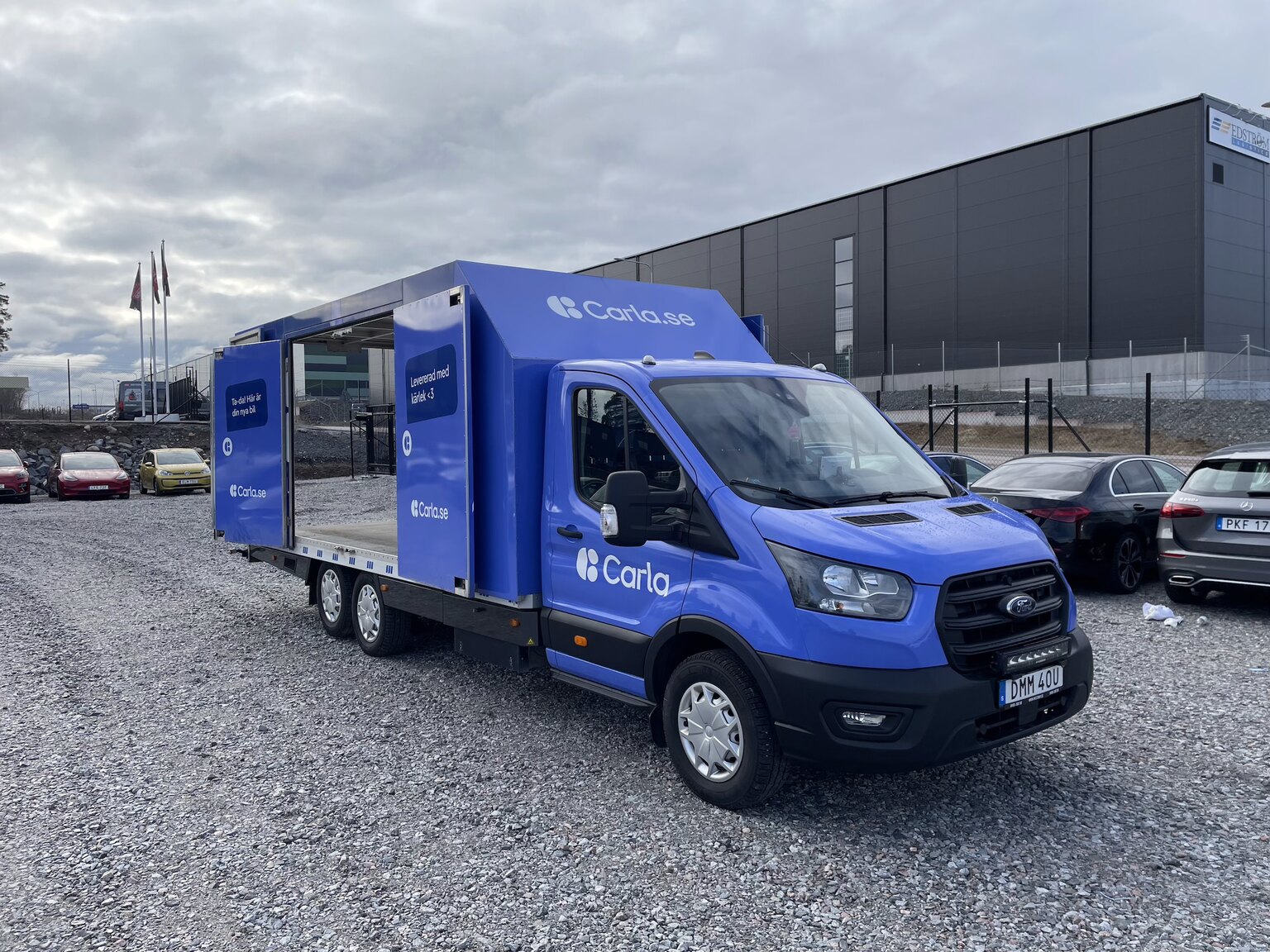 Exteriörbild på 2022 Ford Transit fordonstransport