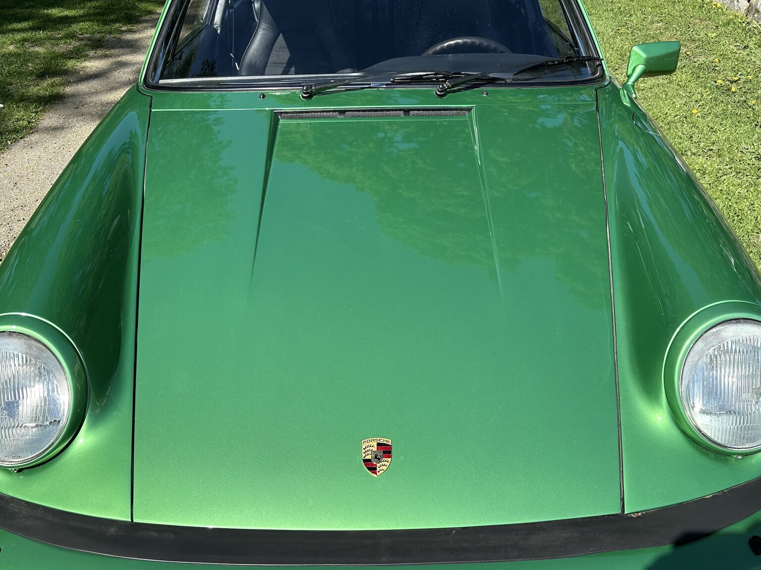 Exterior image of 1975 Porsche 911